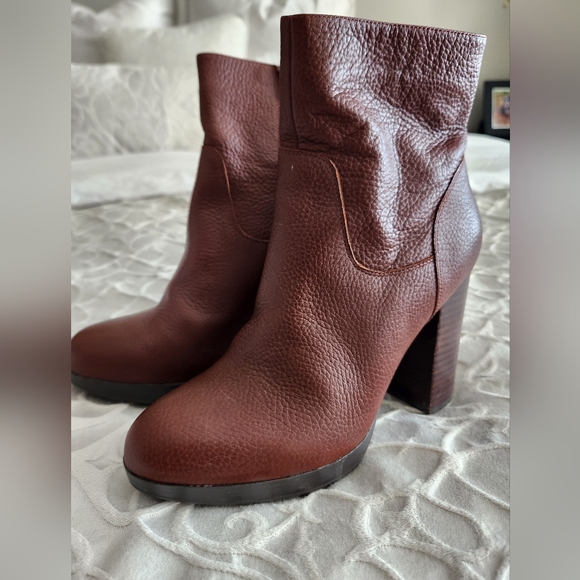 Le Chateau Leather Boots - Picture 3 of 8